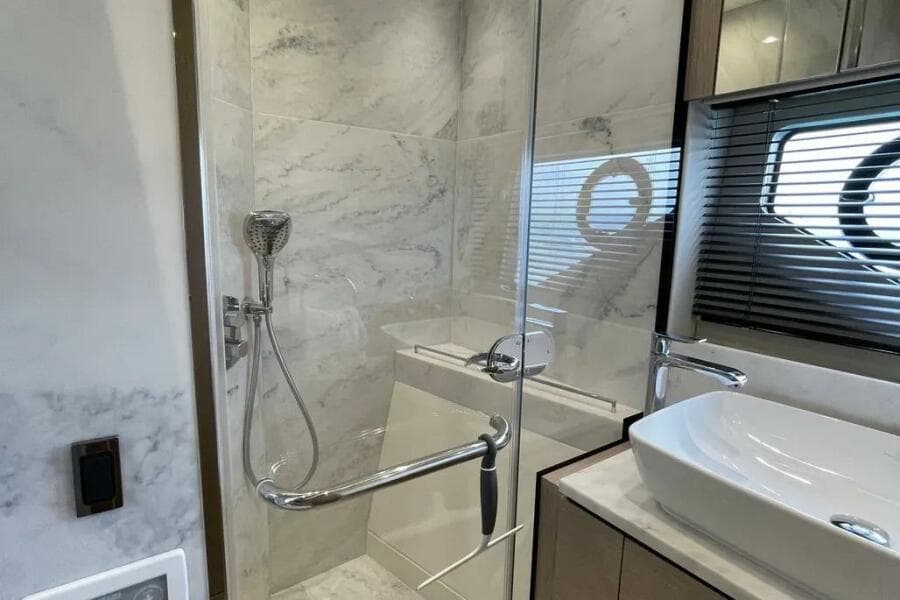 2020 Sunseeker 74 Sport Yacht