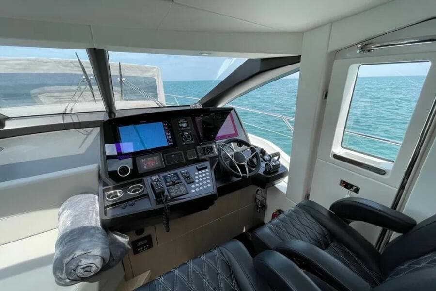 2020 Sunseeker 74 Sport Yacht