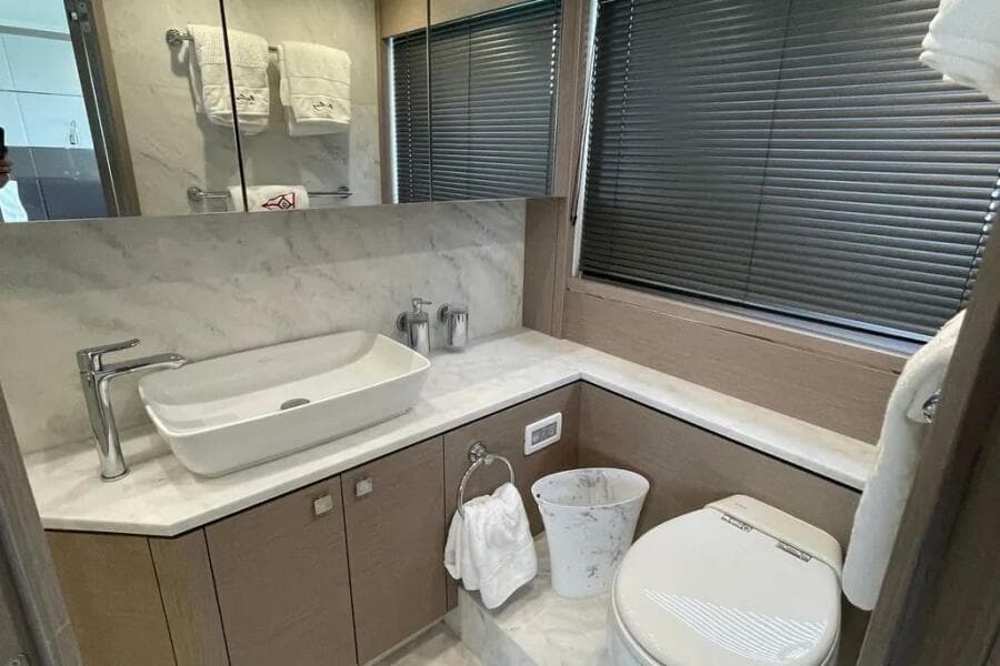 2020 Sunseeker 74 Sport Yacht