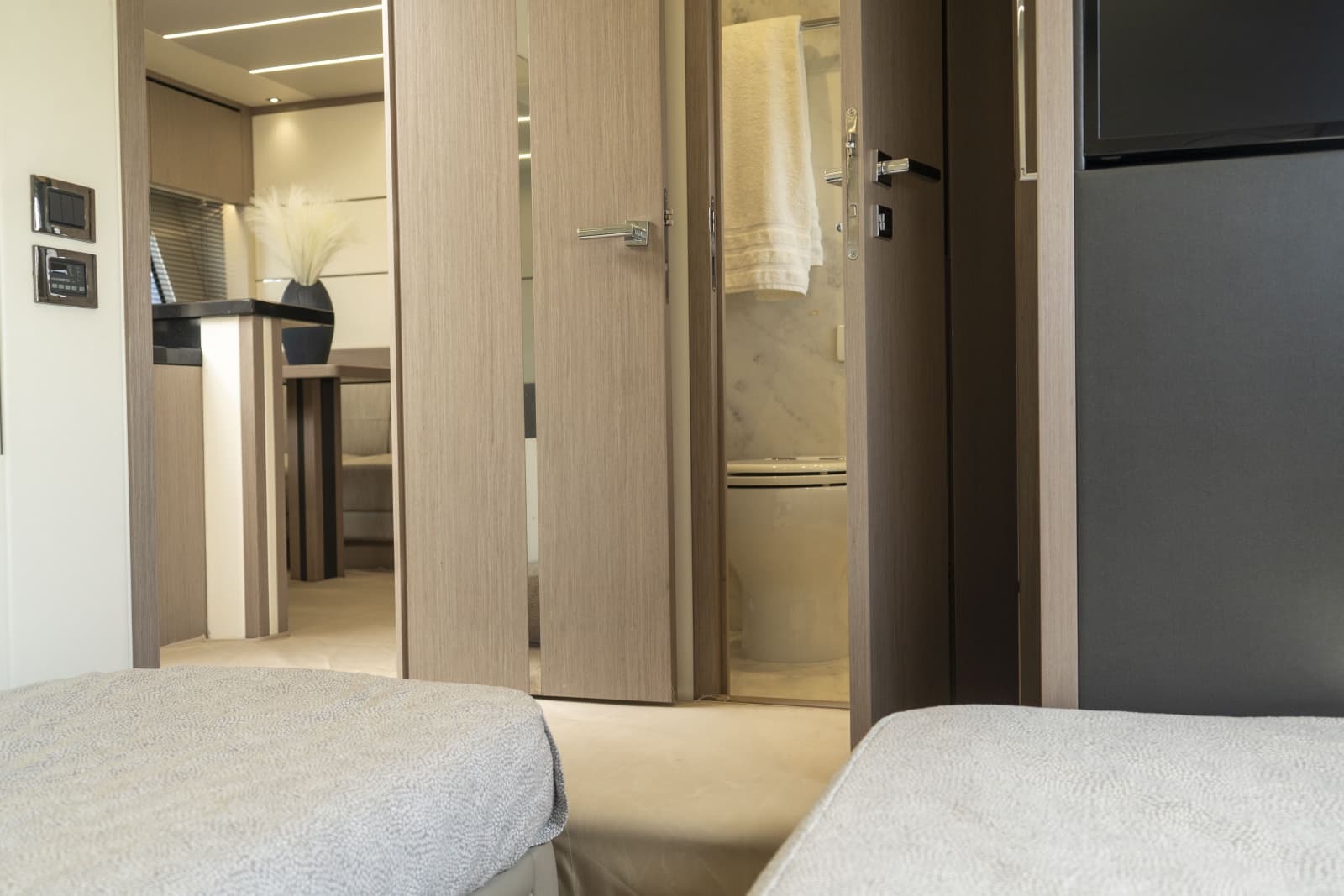 2020 Sunseeker 74 Sport Yacht - Photo 45