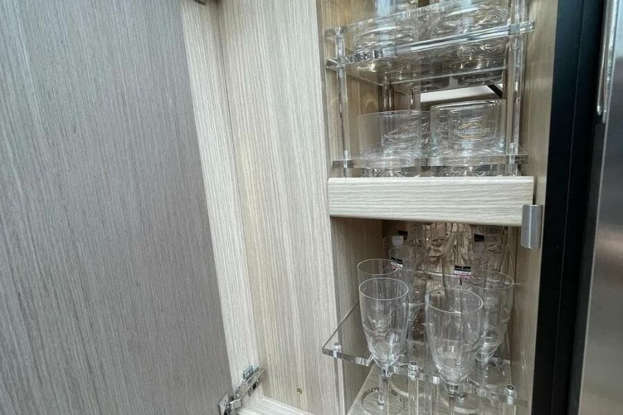 2020 Sunseeker 74 Sport Yacht