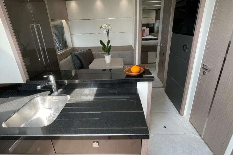 2020 Sunseeker 74 Sport Yacht