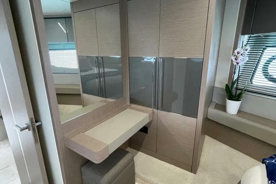 2020 Sunseeker 74 Sport Yacht