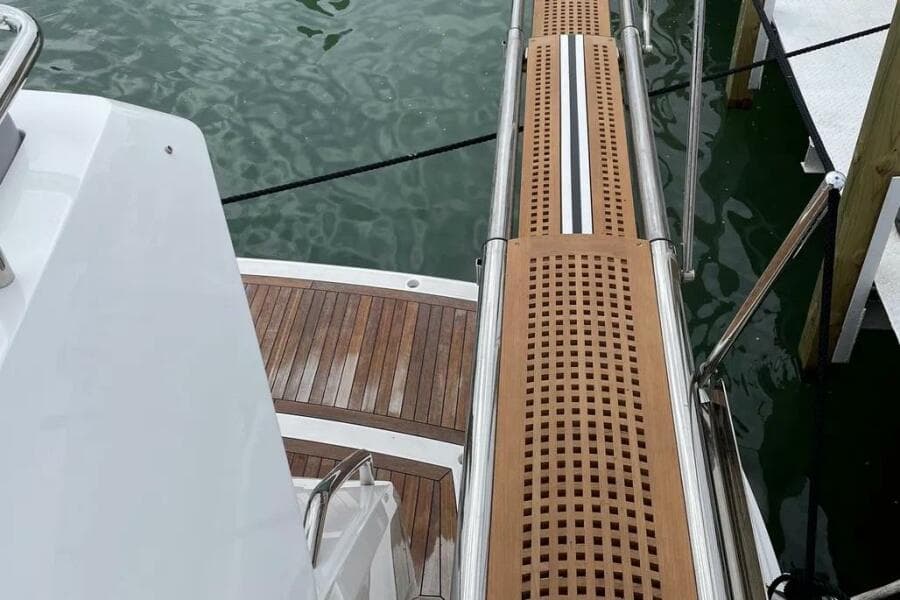 2020 Sunseeker 74 Sport Yacht