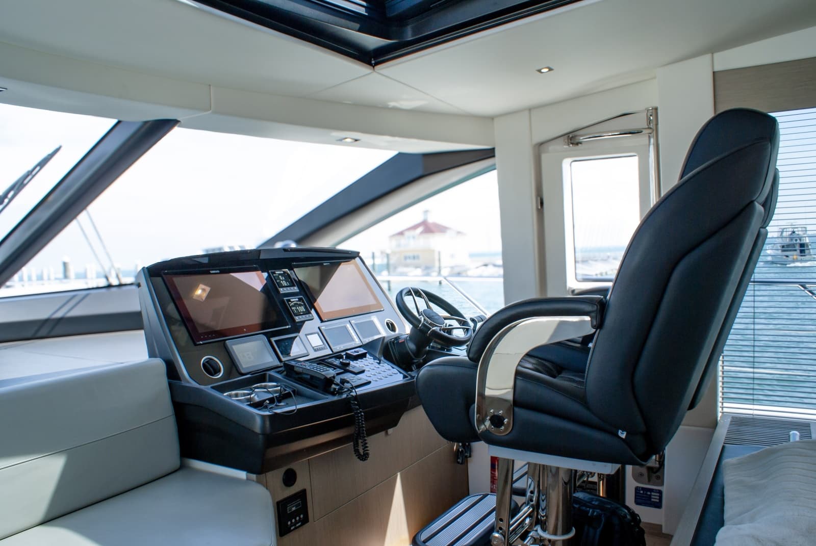 2020 Sunseeker 74 Sport Yacht - Photo 32