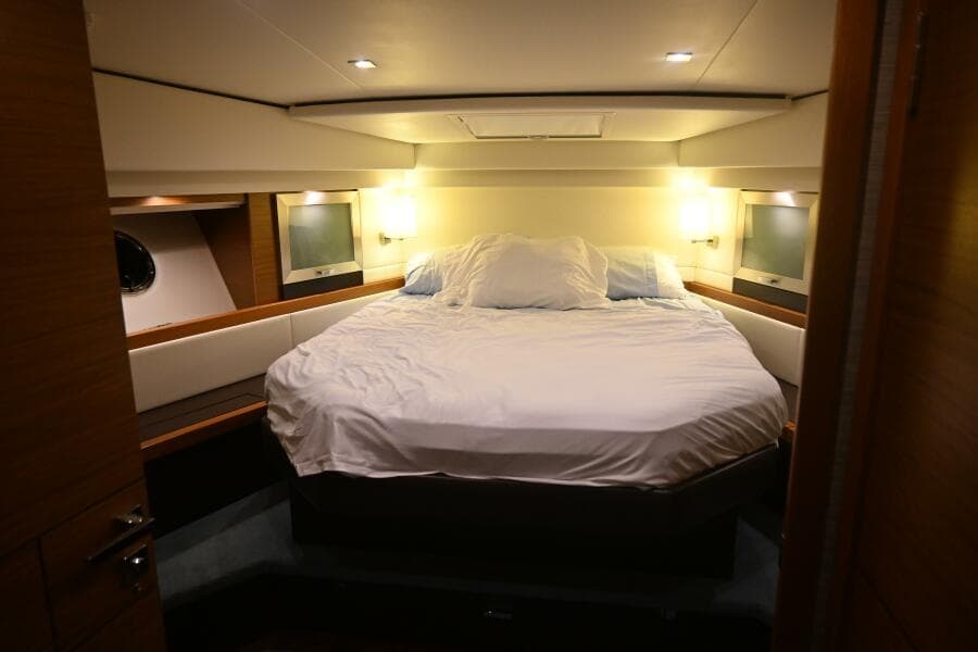 2017 Tiara Yachts 44 Coupe