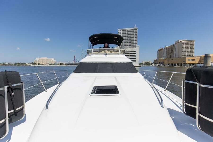 2000 40 Sea Ray 400 Sedan Bridge Silver Lining Bow (1)