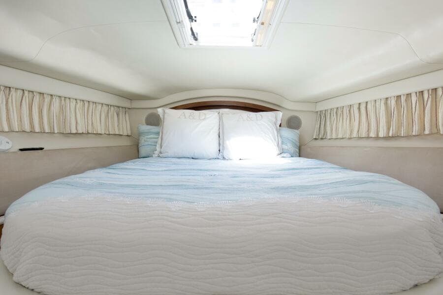 2000 40 Sea Ray 400 Sedan Bridge Silver Lining Primary Stateroom