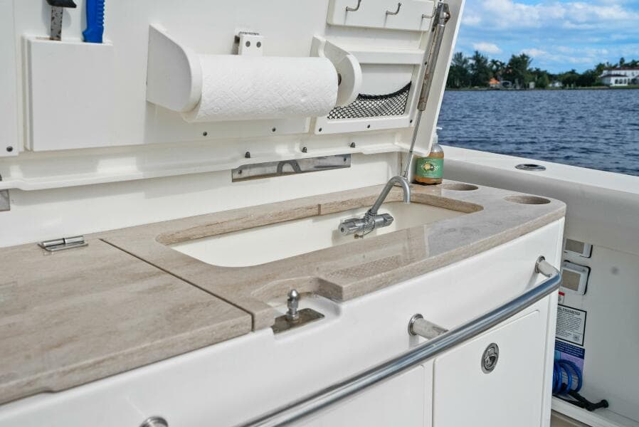 2019 Boston Whaler 380 Outrage 'Lima Kilo' - Wet Bar