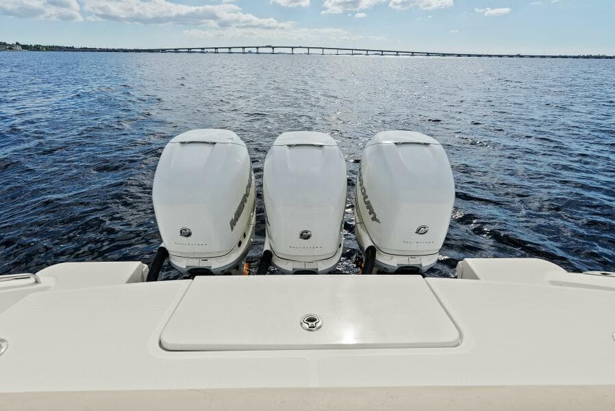 2019 Boston Whaler 380 Outrage 'Lima Kilo' - Motors