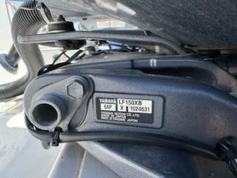 2022 Robalo R242 Center Console