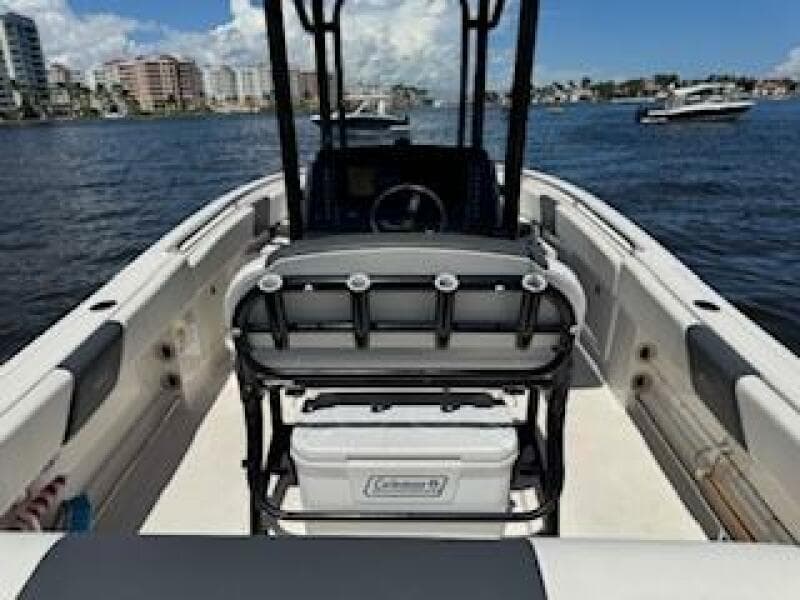 2022 Robalo R242 Center Console