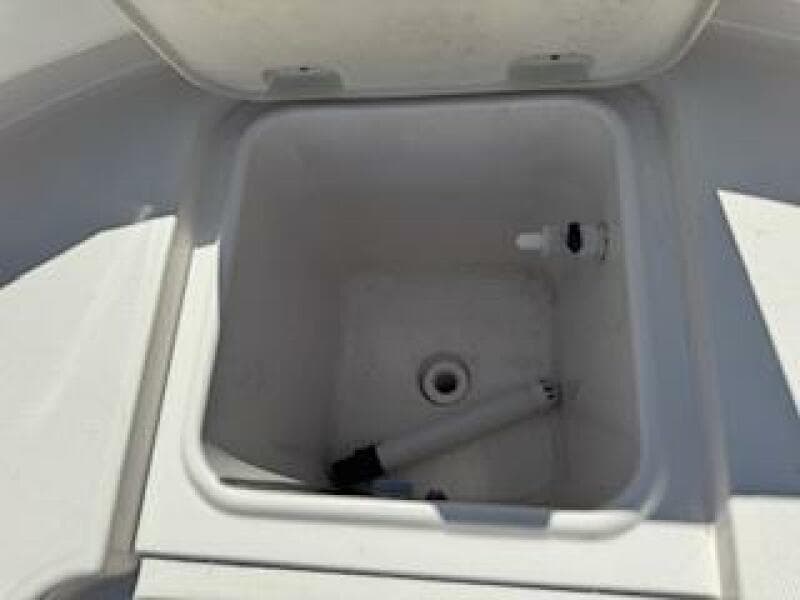 2022 Robalo R242 Center Console