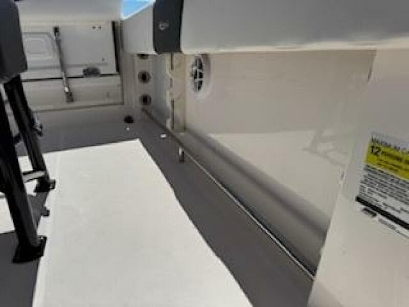2022 Robalo R242 Center Console