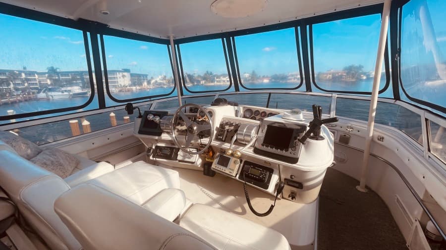 1997 CARVER YACHTS 500 COCKPIT MY