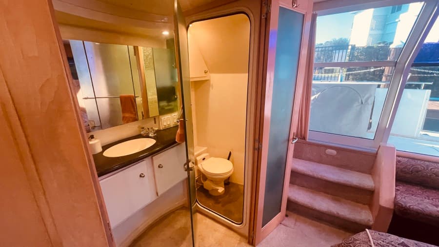 1997 CARVER YACHTS 500 COCKPIT MY