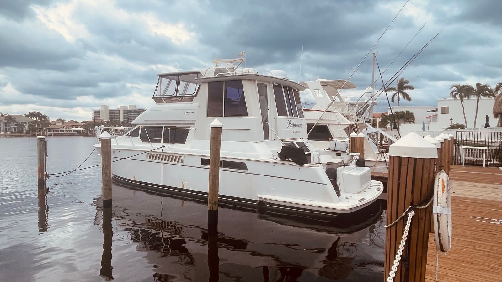 1997 CARVER YACHTS 500 COCKPIT MY - Photo 10