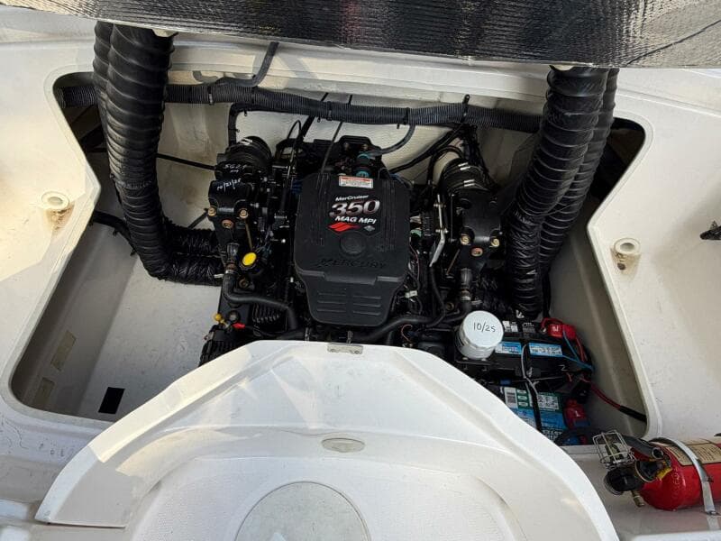 2008 Regal 2450 Cuddy