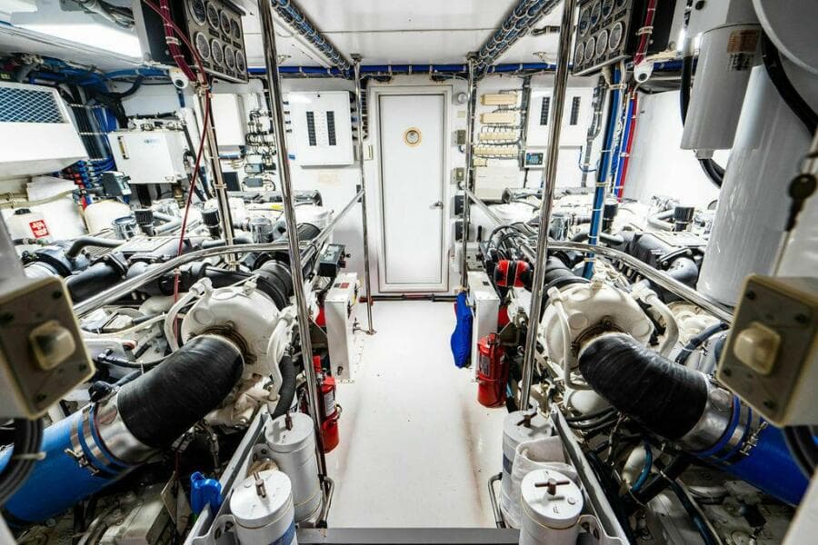 2003 Hatteras Cockpit MY