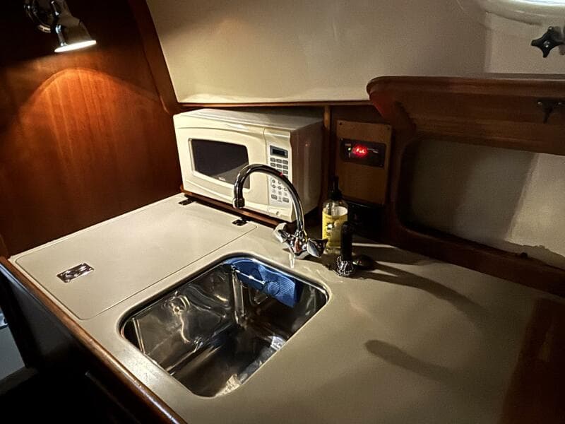 2004 Hinckley 36 Picnic Boat EP