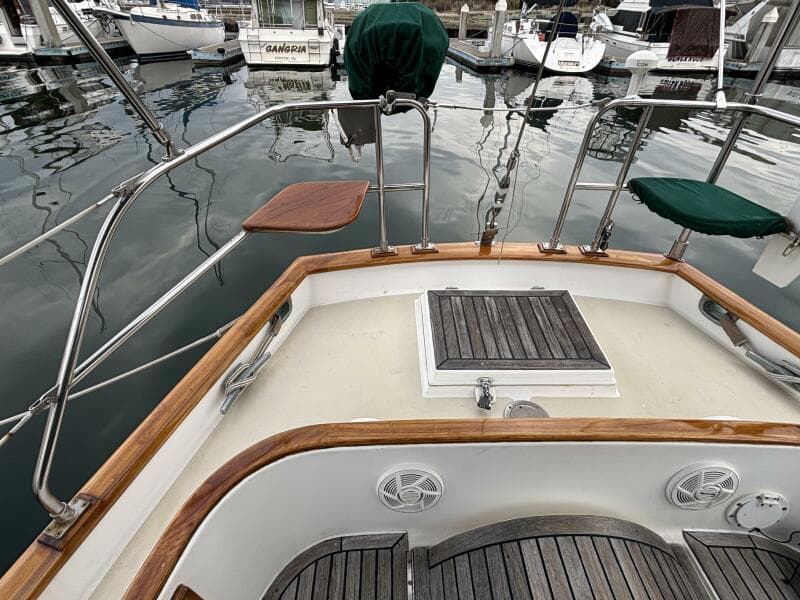 Teak stern pulpit seats with covers