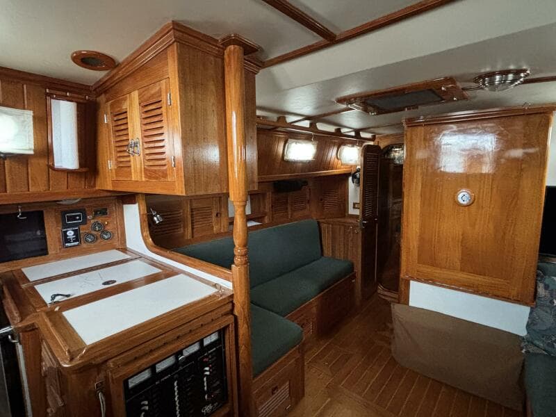 Port settee, single berth