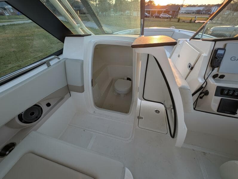 2023 Boston Whaler 240 Vantage