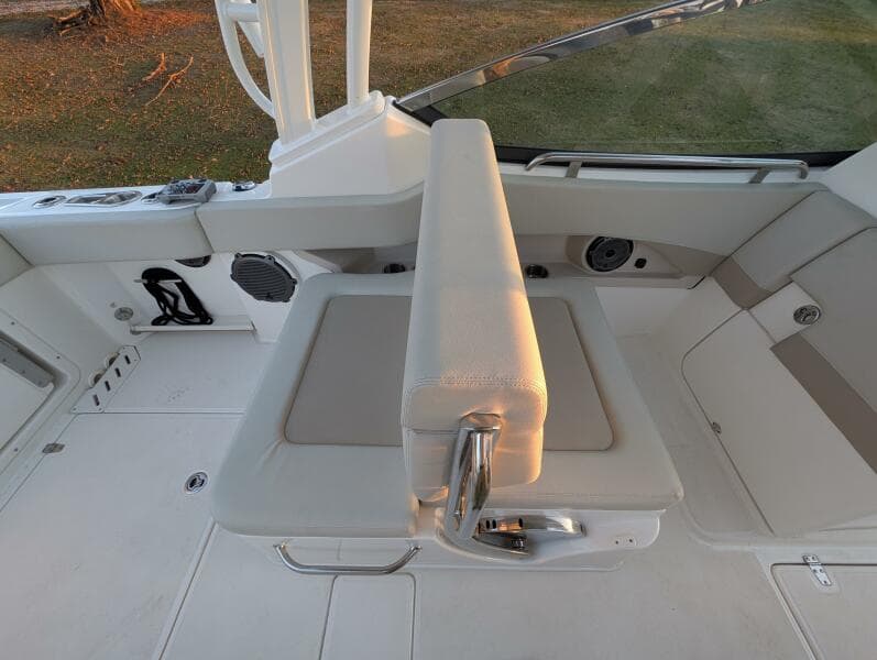 2023 Boston Whaler 240 Vantage