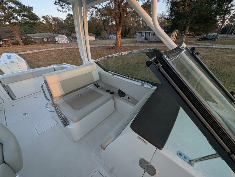 2023 Boston Whaler 240 Vantage
