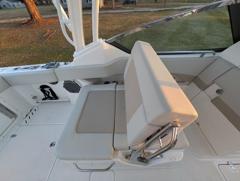 2023 Boston Whaler 240 Vantage