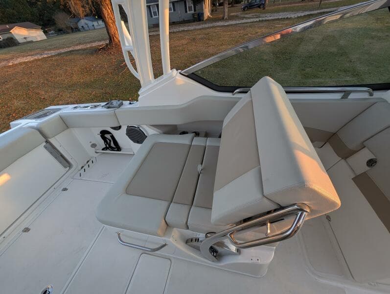 2023 Boston Whaler 240 Vantage