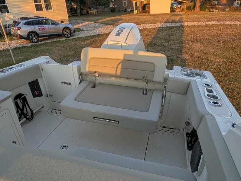 2023 Boston Whaler 240 Vantage