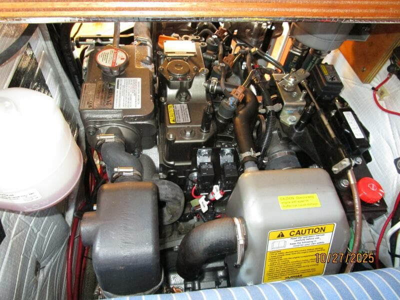 38' Beneteau auxiliary access3