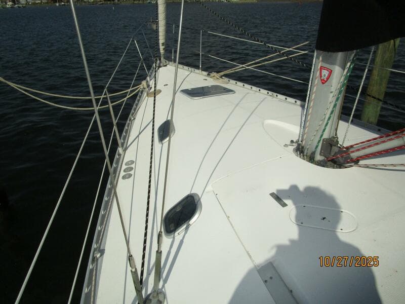 38' Beneteau foredeck1