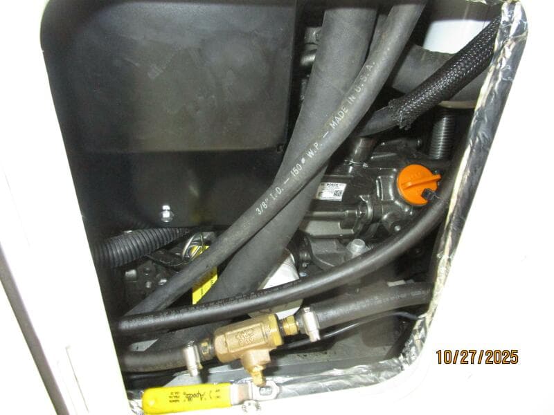 38' Beneteau auxiliary access4