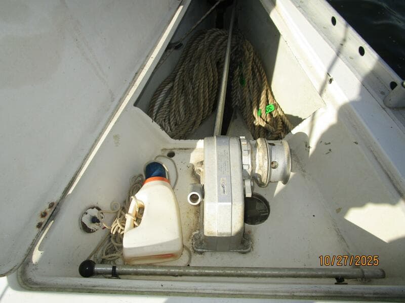 38' Beneteau anchor windlass
