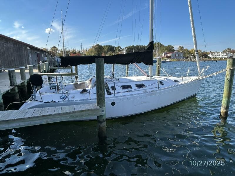 38' Beneteau starboard profile