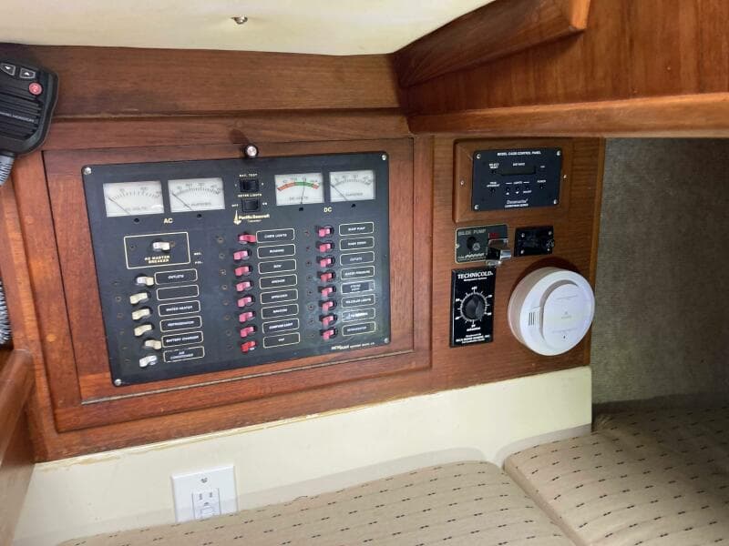 1990 Pacific Seacraft 34 Voyager