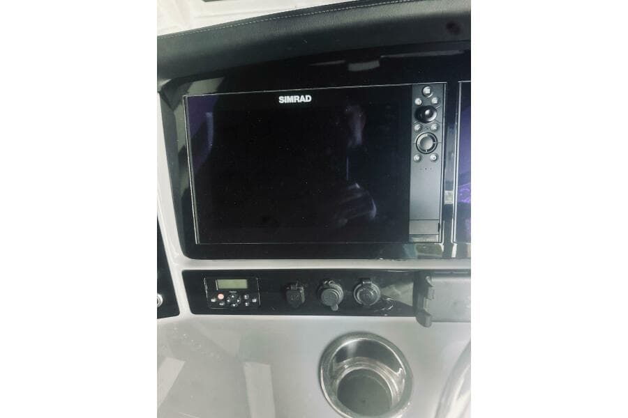 2022 Robalo R272 Center Console