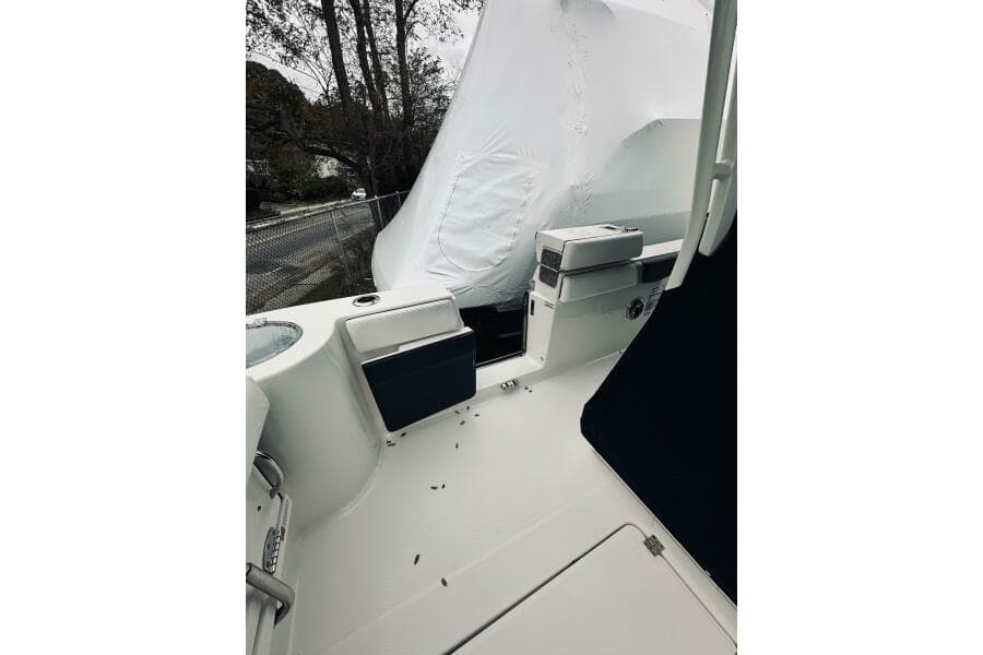 2022 Robalo R272 Center Console