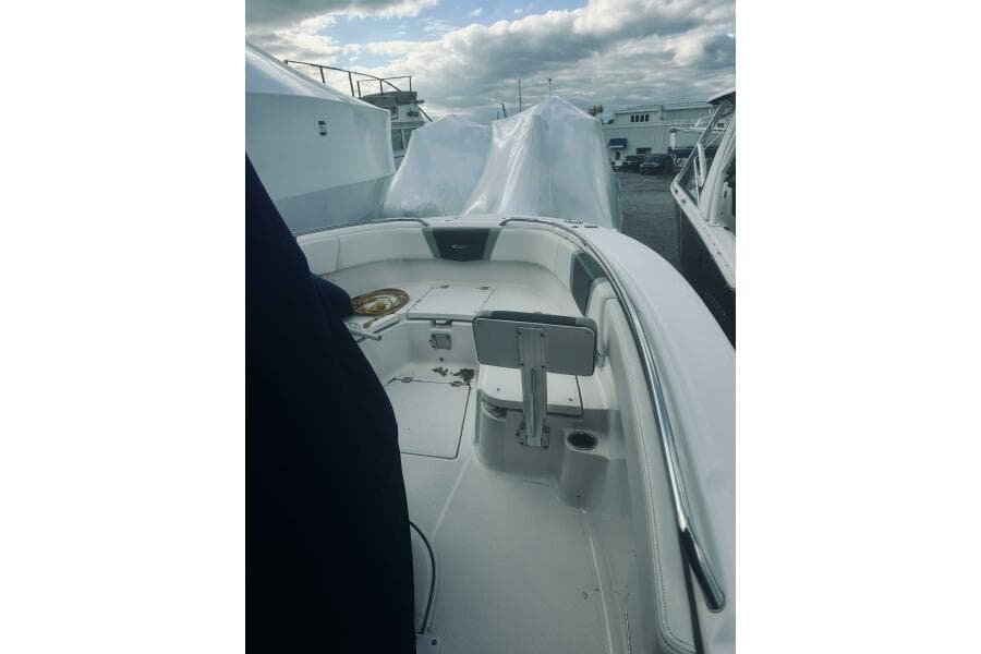 2022 Robalo R272 Center Console