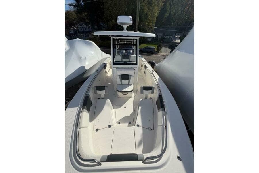 2022 Robalo R272 Center Console