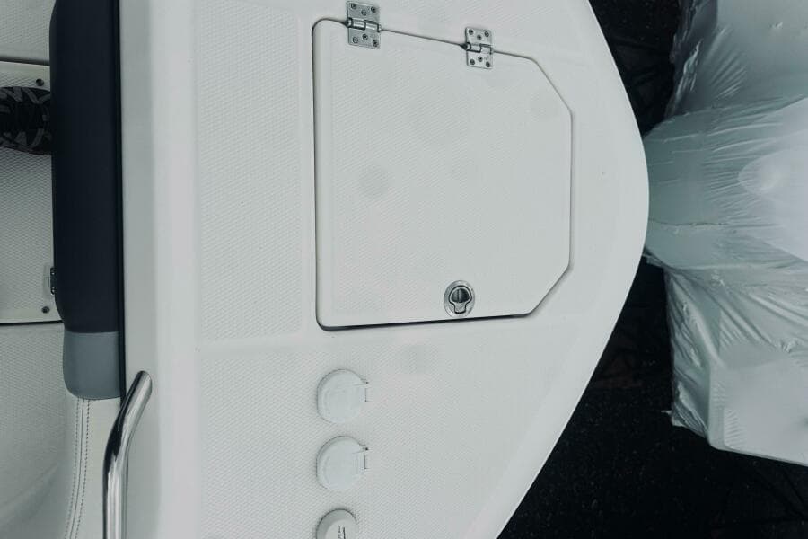 2022 Robalo R272 Center Console