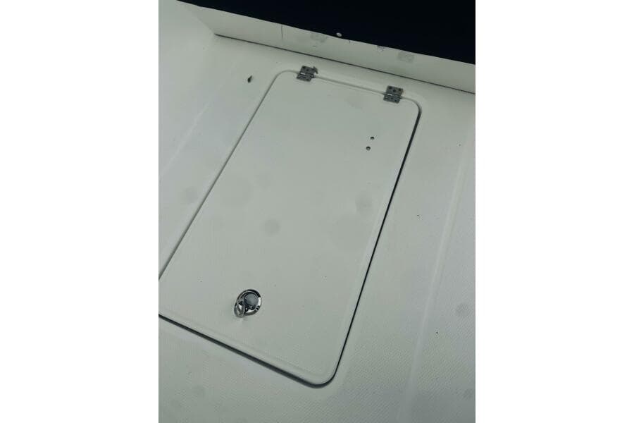 2022 Robalo R272 Center Console