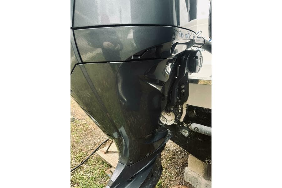 2022 Robalo R272 Center Console