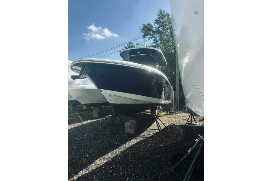 2022 Robalo R272 Center Console