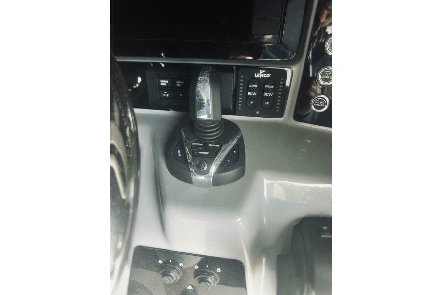 2022 Robalo R272 Center Console