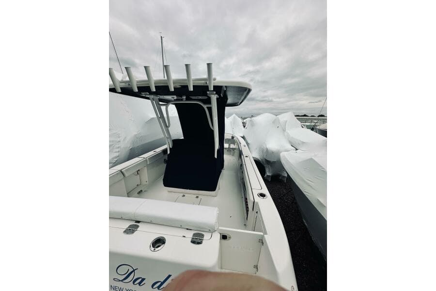 2022 Robalo R272 Center Console