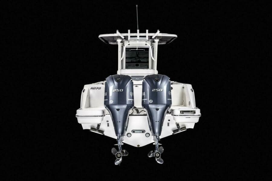 2022 Robalo R272 Center Console