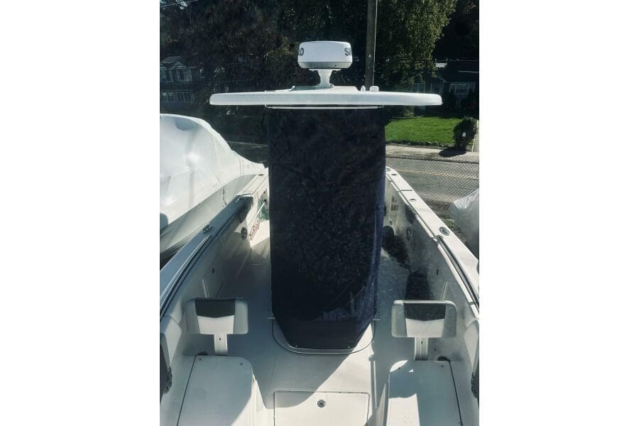 2022 Robalo R272 Center Console